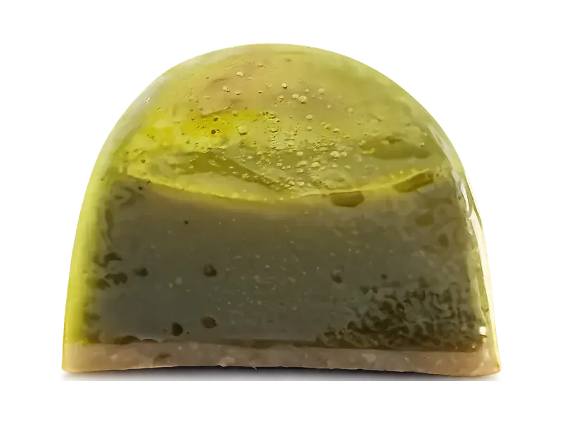Matcha cortado ao meio, mostrando o recheio